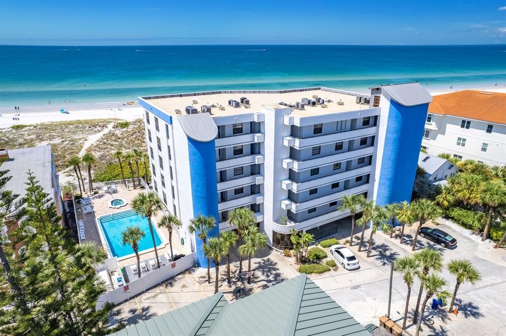 13336 GULF BOULEVARD UNIT 103 MADEIRA BEACH, FL 33708
