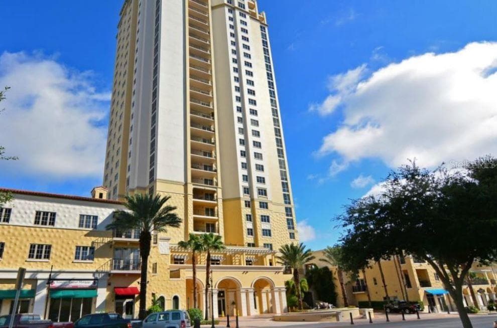 300 BEACH DRIVE NE UNIT 1004