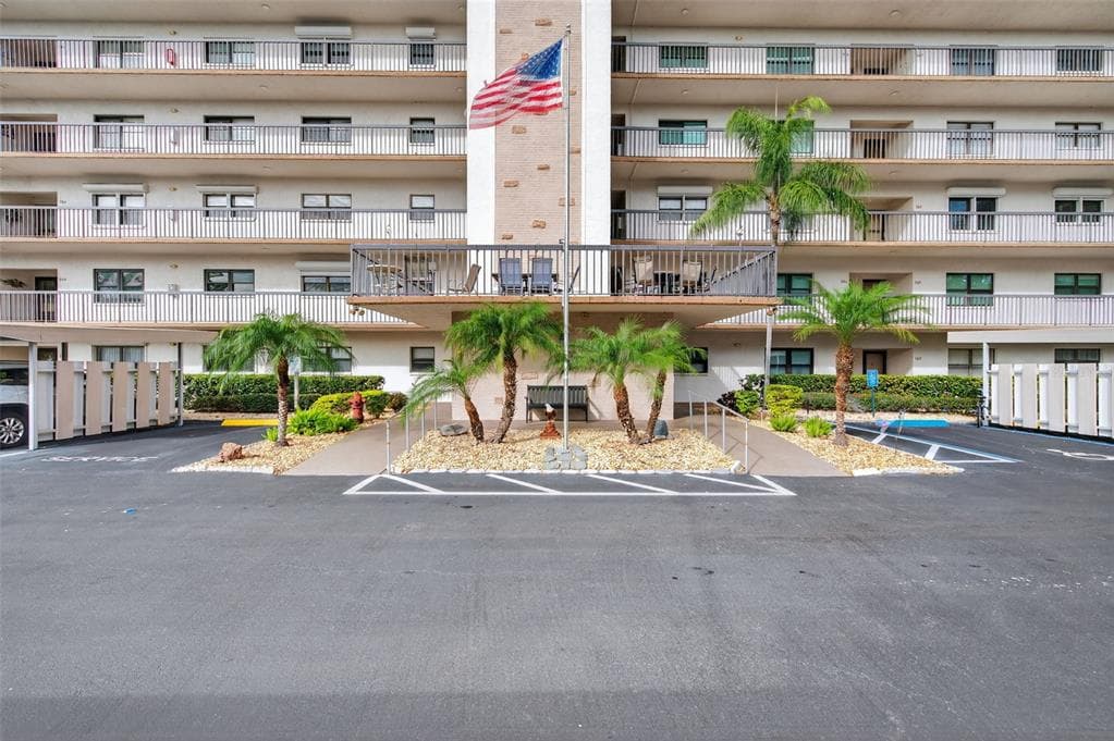 8186 TERRACE GARDEN DRIVE N UNIT 307 ST PETERSBURG, FL 33709