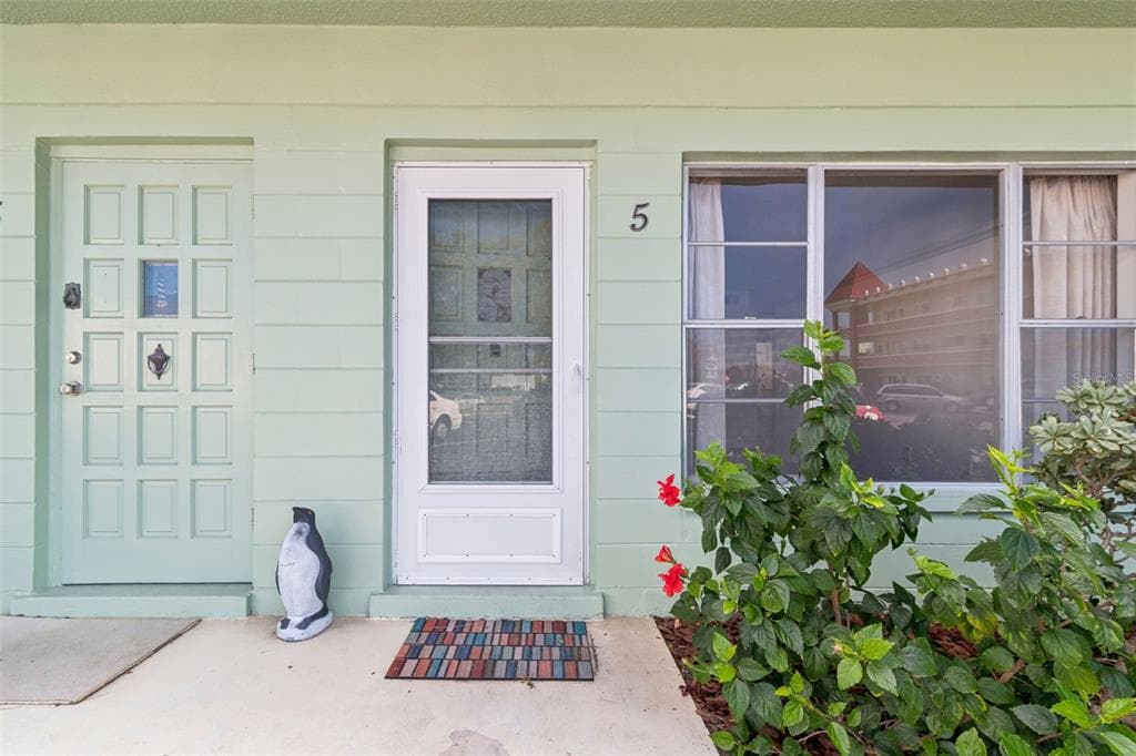 2359 FINLANDIA LANE UNIT 5 CLEARWATER, FL 33763