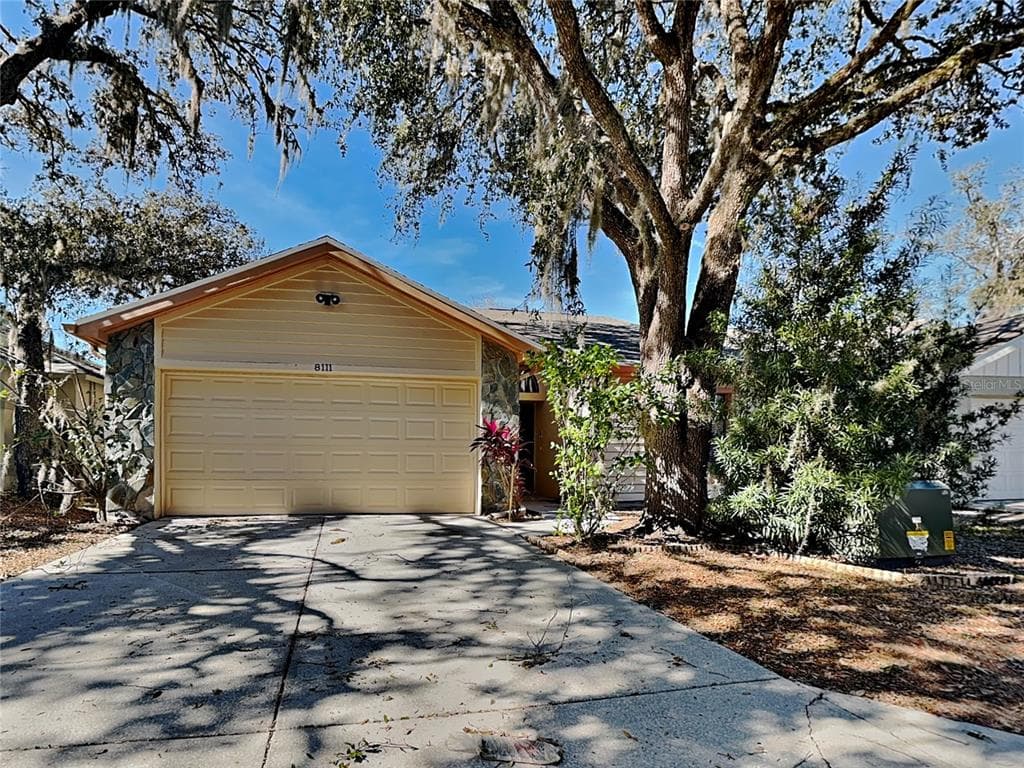 8111 HATHAWAY DRIVE NEW PORT RICHEY, FL 34654