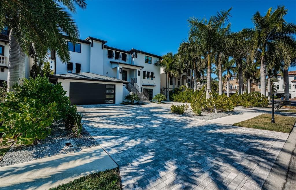 218 SYDNEY LANE REDINGTON SHORES, FL 33708