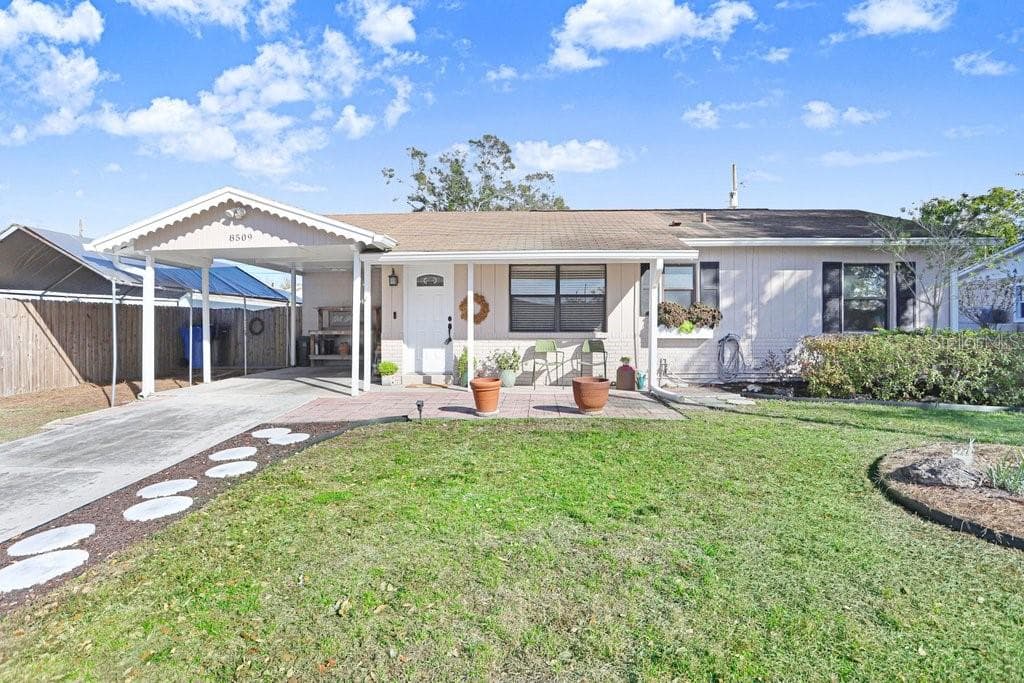 8509 FOXCROFT DRIVE TAMPA, FL 33615