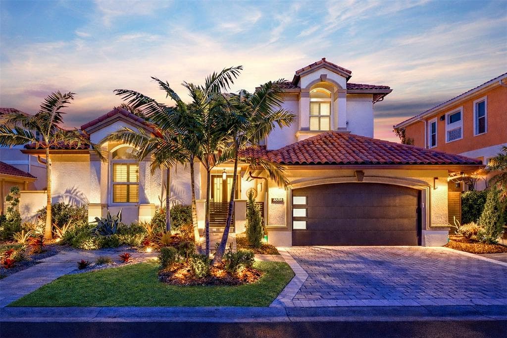 4635 DOLPHIN CAY LANE S ST PETERSBURG, FL 33711