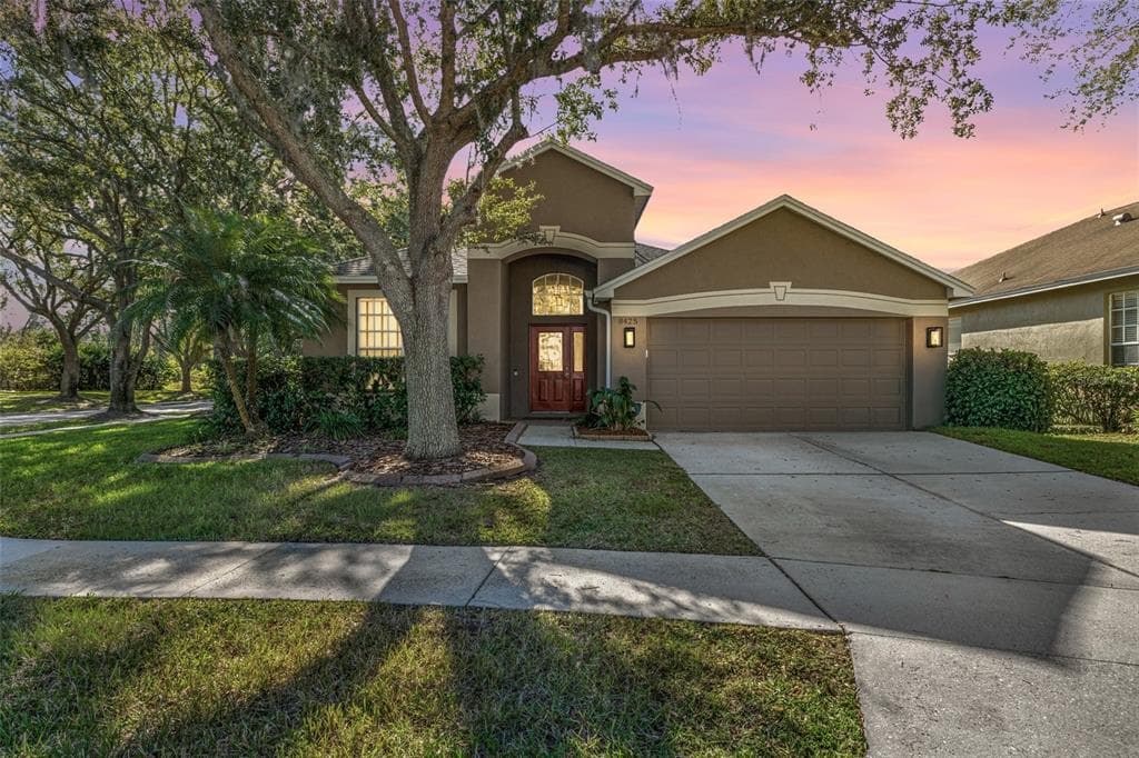 8425 FENWICK AVENUE TAMPA, FL 33647
