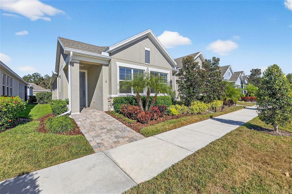 13890 KINGFISHER GLEN DRIVE LITHIA, FL 33547