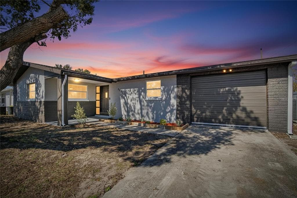 5551 MOSAIC DRIVE HOLIDAY, FL 34690
