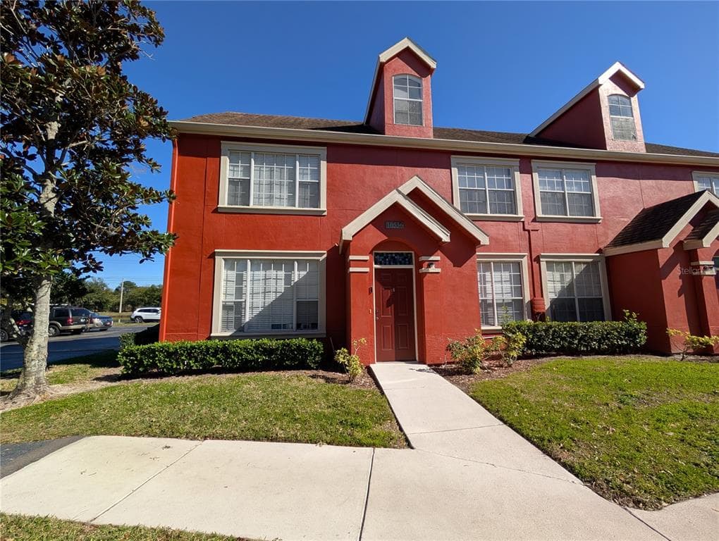 10536 WINDSOR LAKE COURT UNIT 10536 TAMPA, FL 33626