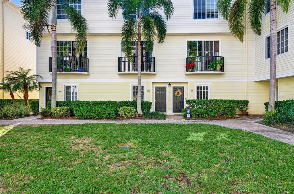 9739 MEADOW FIELD CIRCLE TAMPA, FL 33626