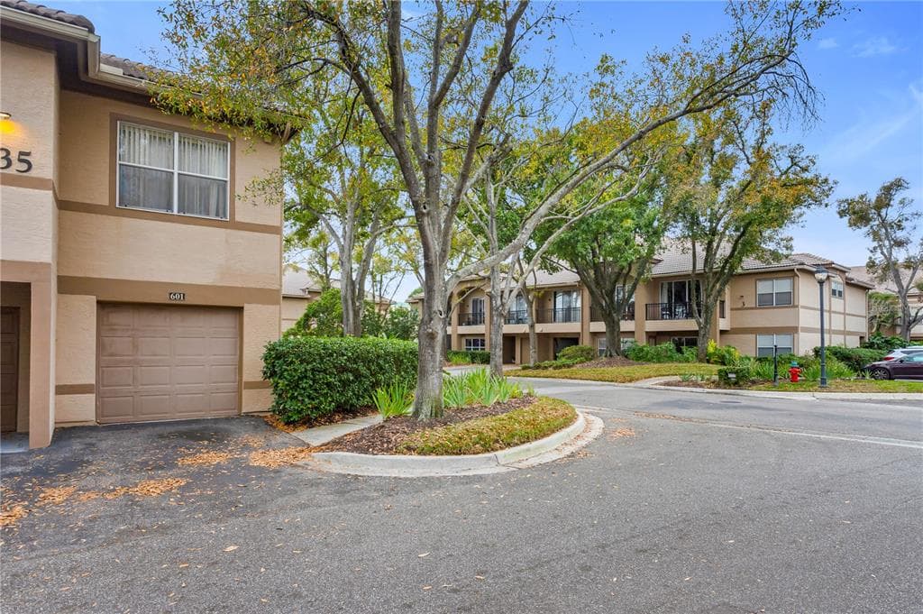 601 ARBOR LAKE LANE UNIT 601 TAMPA, FL 33602