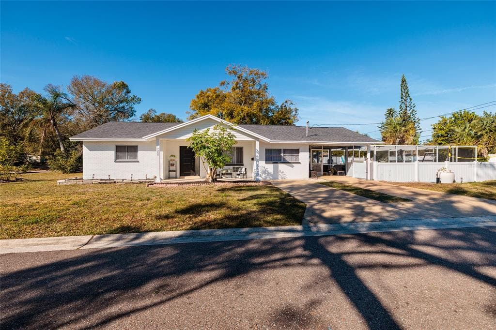 7200 7TH STREET N ST PETERSBURG, FL 33702