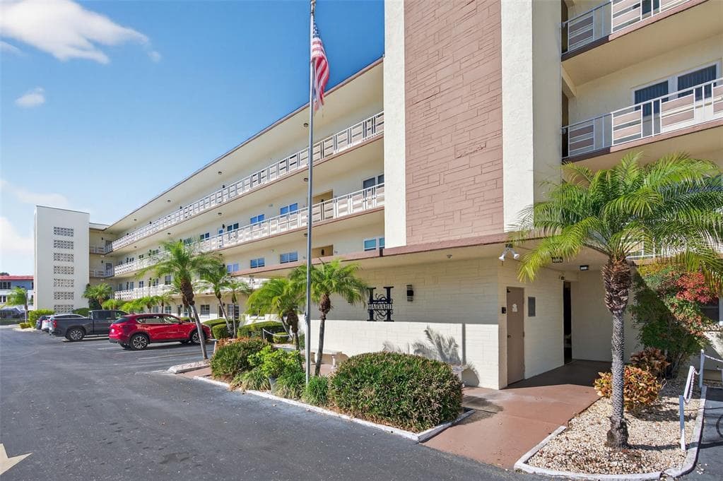 5705 80TH STREET N UNIT 105 ST PETERSBURG, FL 33709