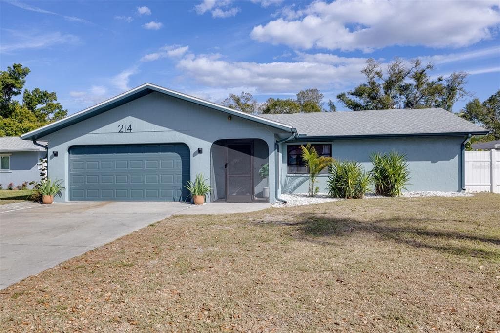 214 LORRAINE AVENUE VENICE, FL 34293