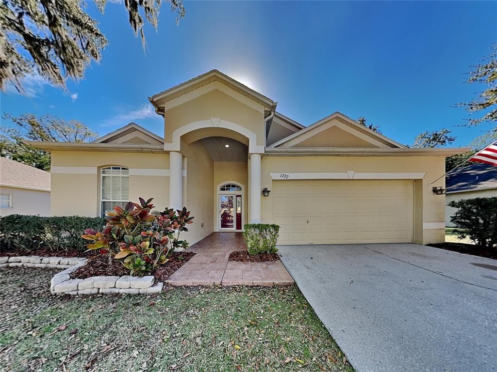 1227 GORDON OAKS DRIVE PLANT CITY, FL 33563