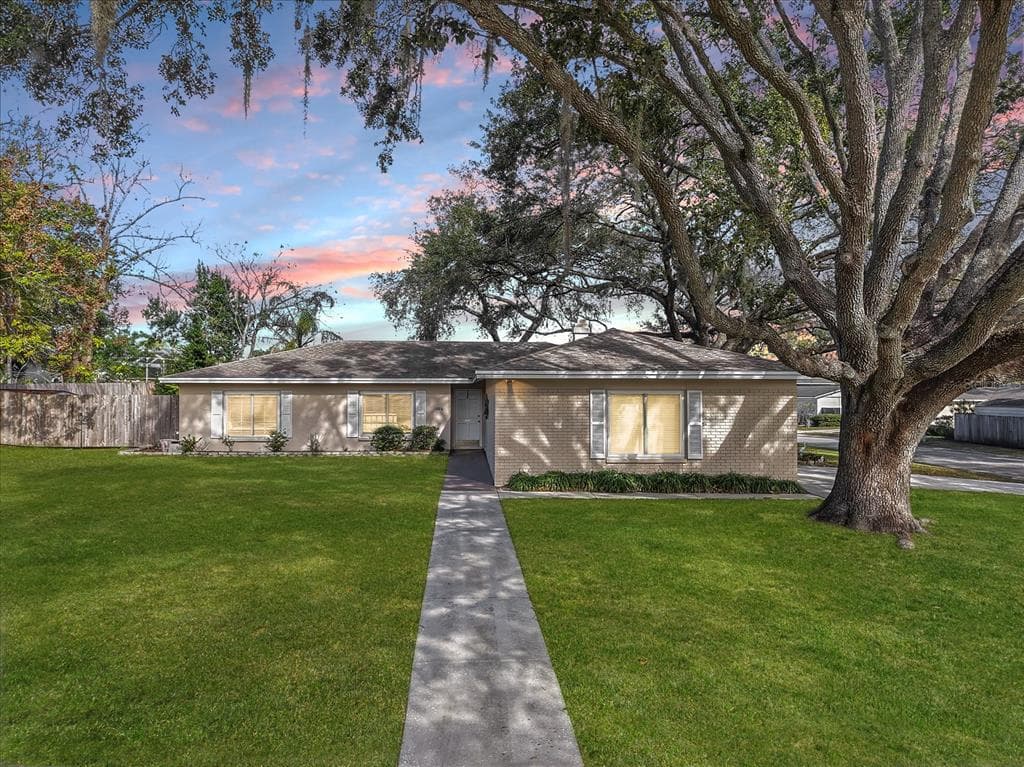 1016 LADY GUINEVERE DRIVE VALRICO, FL 33594
