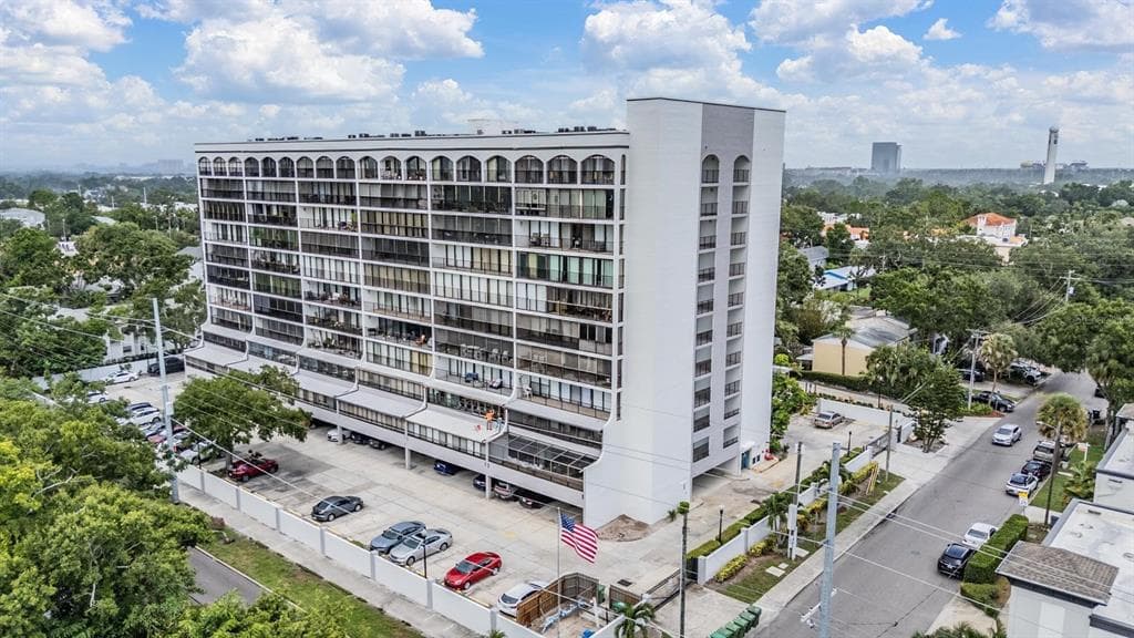 3211 W SWANN AVENUE UNIT 907 TAMPA, FL 33609