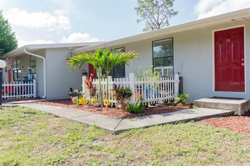 1400 STRAWBERRY PLACE UNIT 18 PLANT CITY, FL 33563