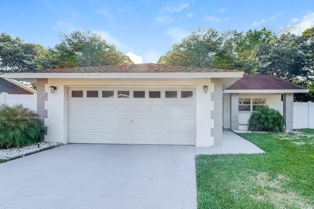 1178 BREEZE DRIVE LARGO, FL 33770