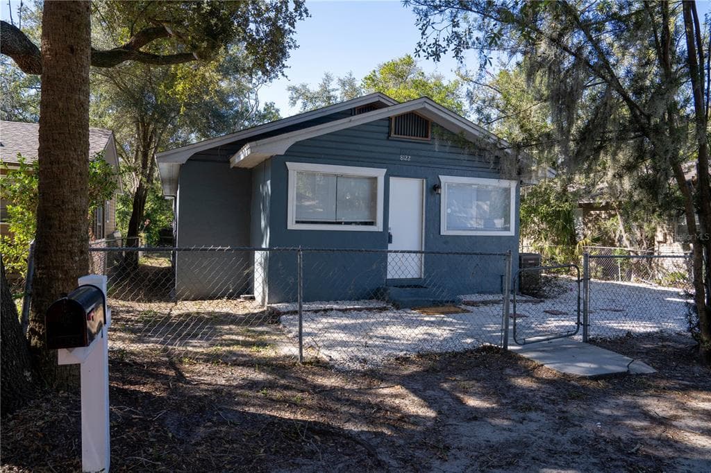 8122 N MARKS STREET TAMPA, FL 33604