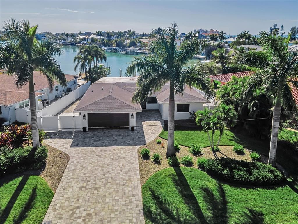 10132 YACHT CLUB DRIVE TREASURE ISLAND, FL 33706