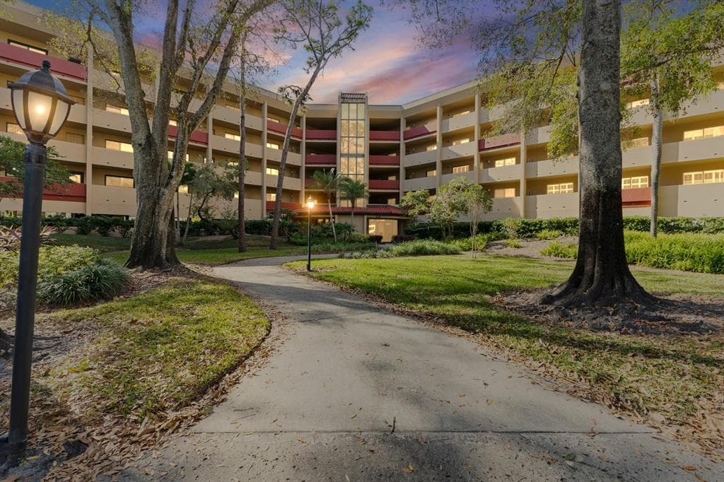 3076 EASTLAND BOULEVARD UNIT 404 CLEARWATER, FL 33761