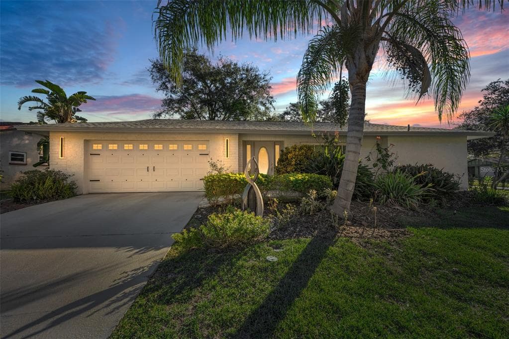 1137 LANYARD STREET PALM HARBOR, FL 34685