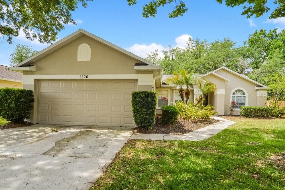 1220 TWIN RIVERS BOULEVARD OVIEDO, FL 32766