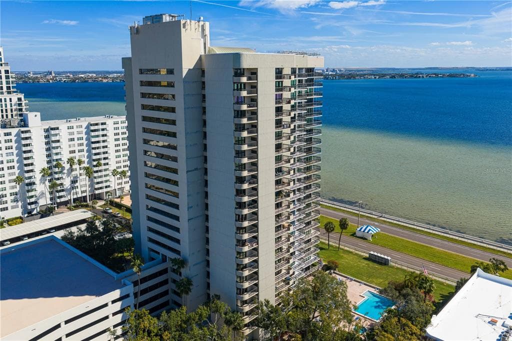 2413 BAYSHORE BOULEVARD UNIT 1504 TAMPA, FL 33629