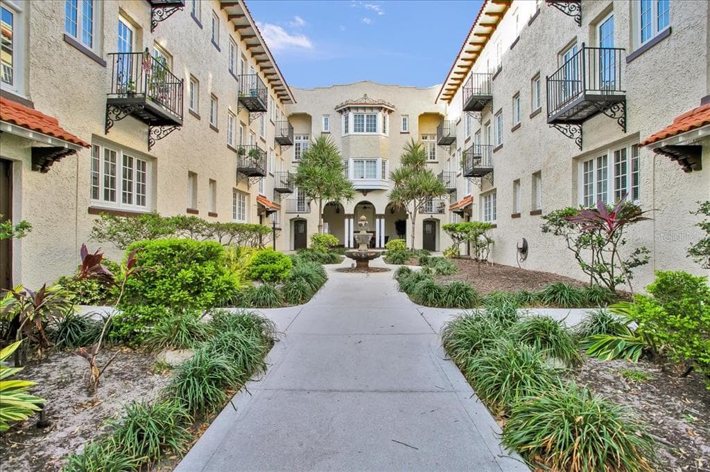 2117 W DEKLE AVENUE UNIT F3 TAMPA, FL 33606