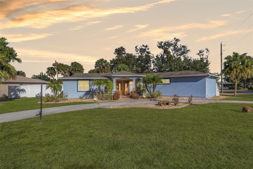 22302 NEW YORK AVENUE PORT CHARLOTTE, FL 33952