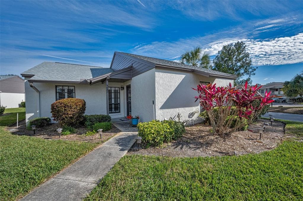 322 WINDRUSH LOOP UNIT 22 TARPON SPRINGS, FL 34689
