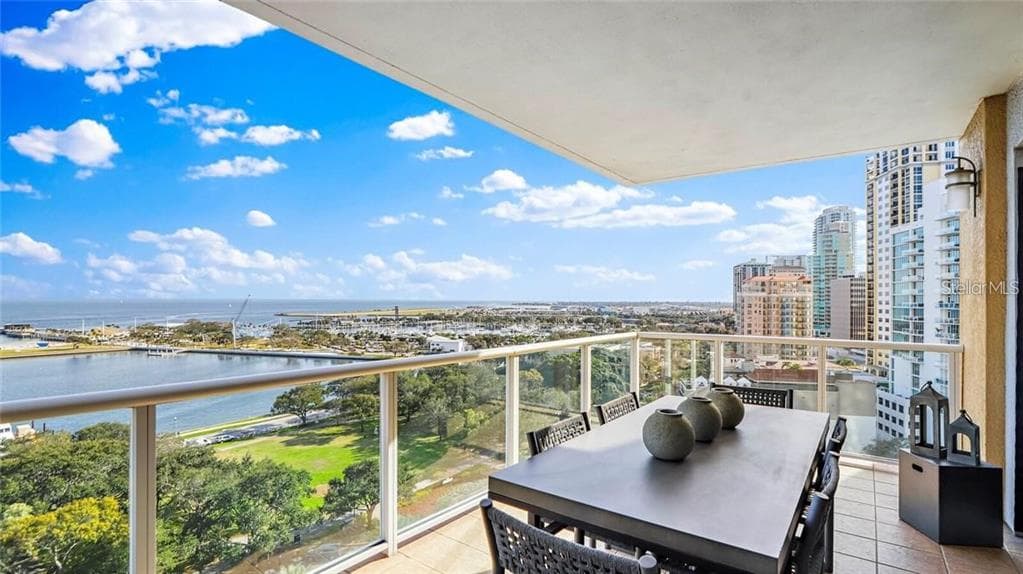 400 BEACH DRIVE NE UNIT 804 ST PETERSBURG, FL 33701