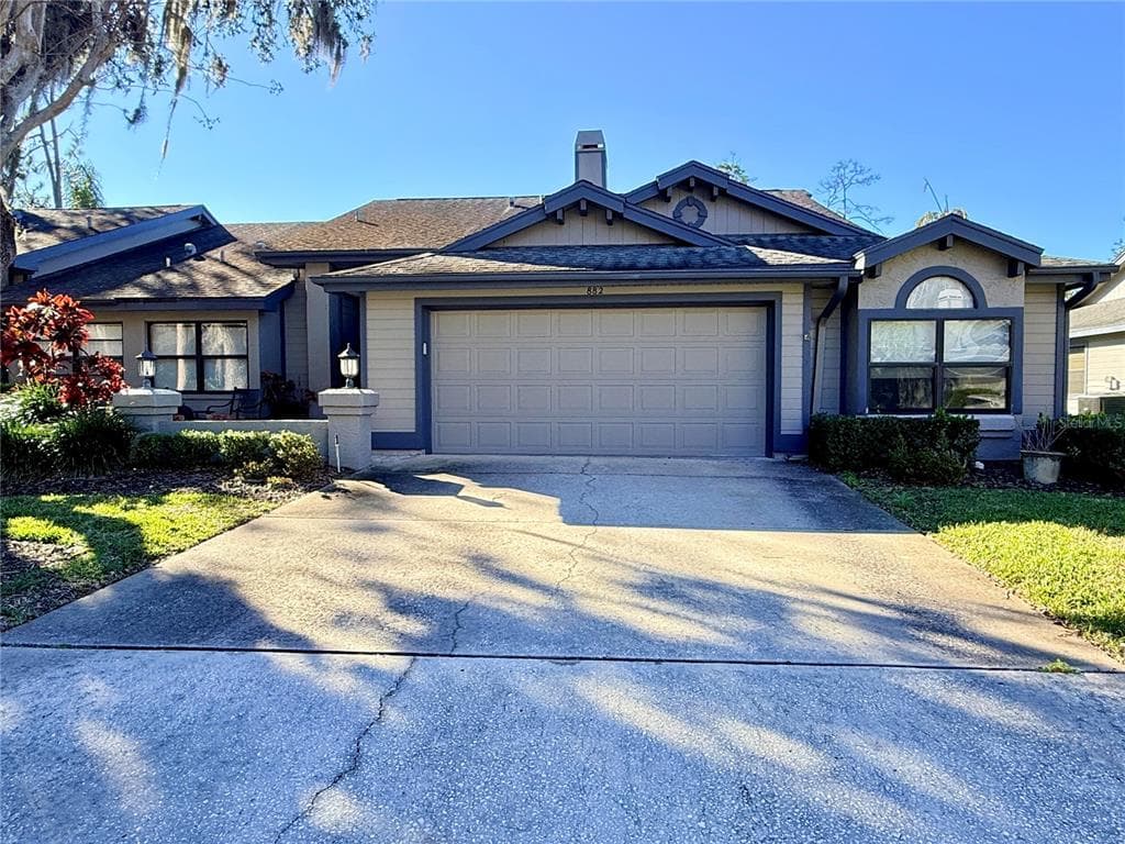 882 LUCAS LANE