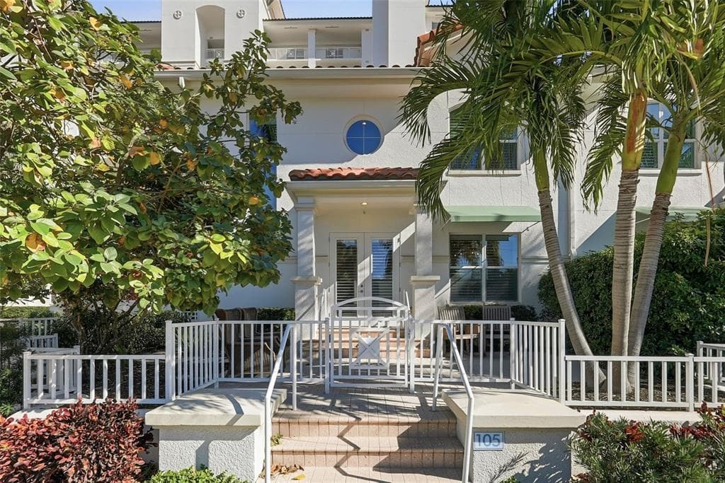 1325 SNELL ISLE BOULEVARD NE UNIT 105