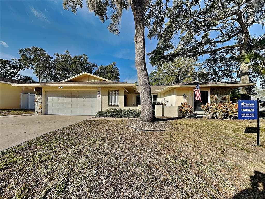 215 HILLCREST DRIVE SAFETY HARBOR, FL 34695