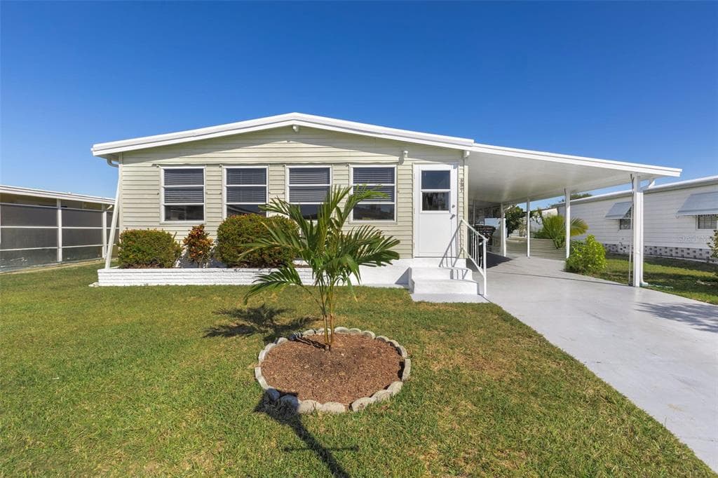 537 LA PLAYA CIRCLE NORTH PORT, FL 34287
