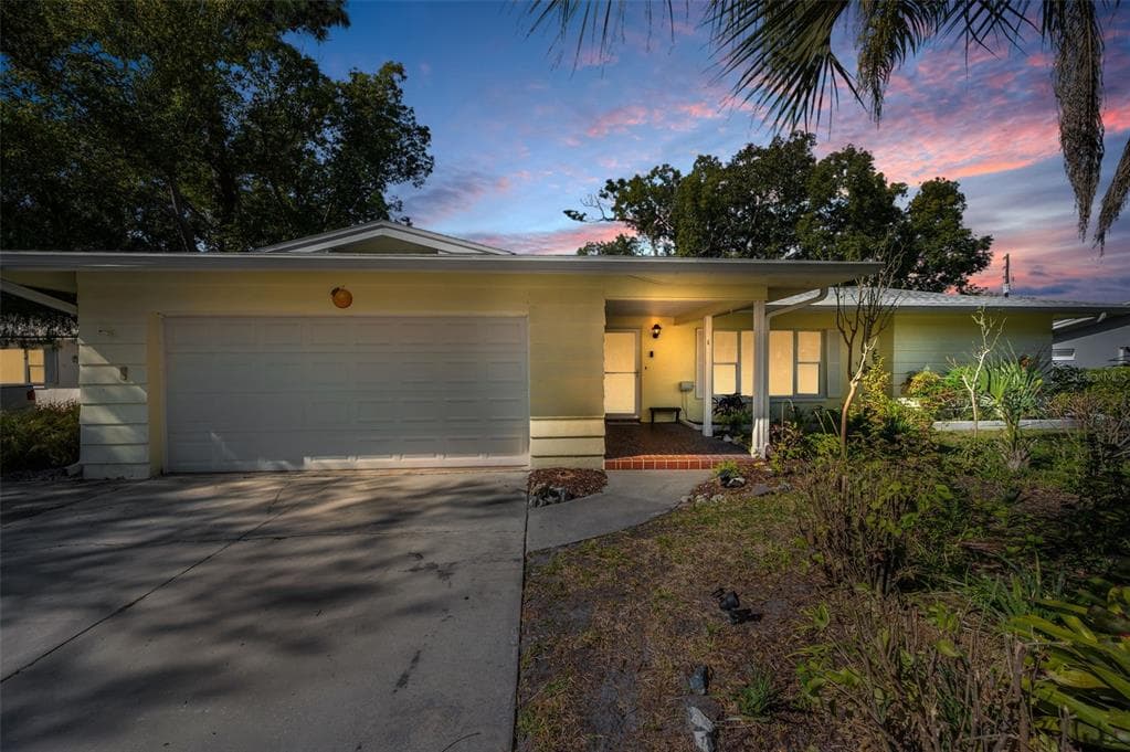 2310 SARAZEN DR DUNEDIN, FL 34698