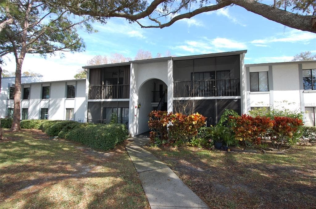 1258 PINE RIDGE CIRCLE W UNIT E2 TARPON SPRINGS, FL 34688
