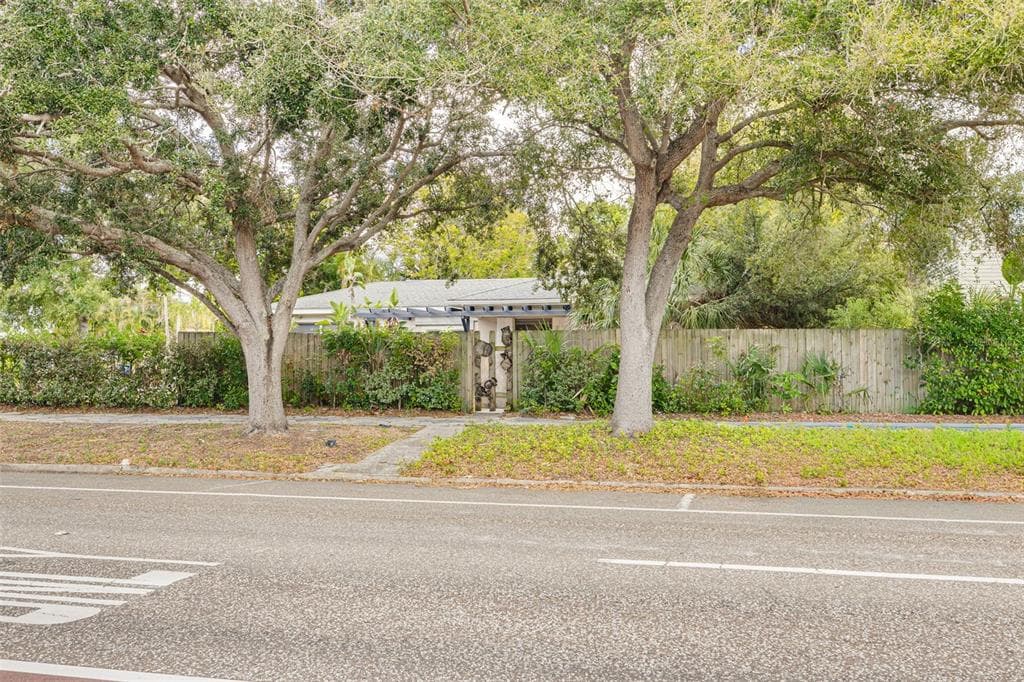 5655 1ST AVENUE N ST PETERSBURG, FL 33710
