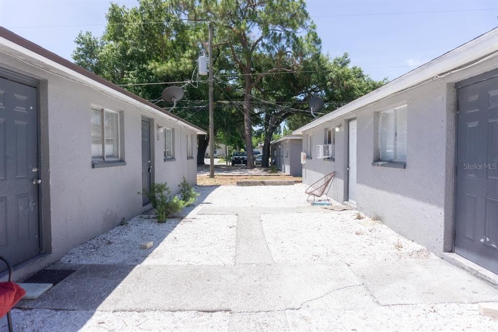 907 34TH AVENUE W UNIT B BRADENTON, FL 34205