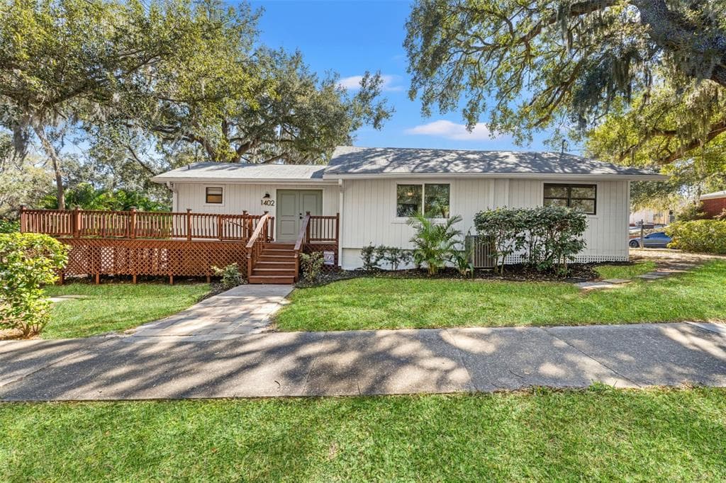 1402 HILTON PLACE TAMPA, FL 33604