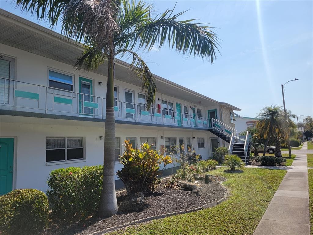 5945 21ST STREET N UNIT 18 ST PETERSBURG, FL 33714
