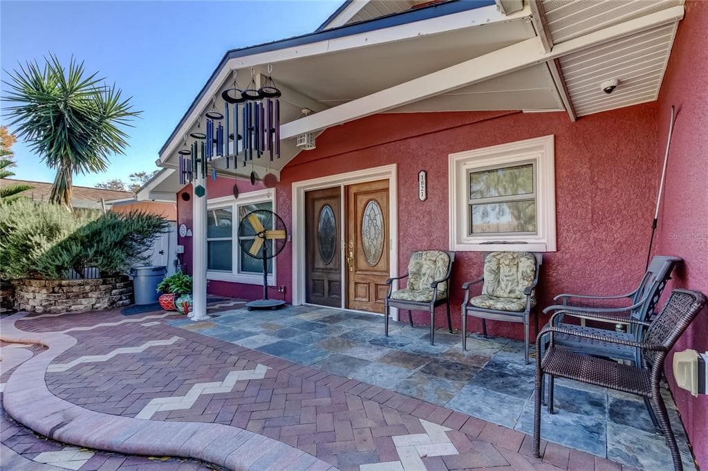 1821 DRIFTWOOD CIRCLE N OLDSMAR, FL 34677