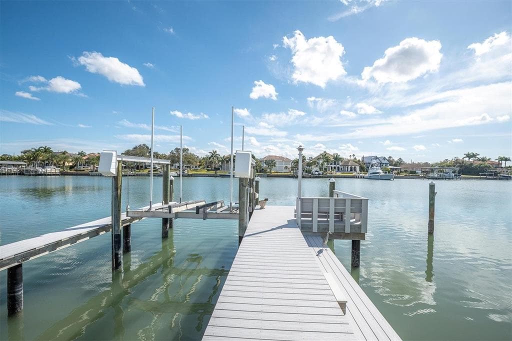 309 BUTTONWOOD LANE LARGO, FL 33770