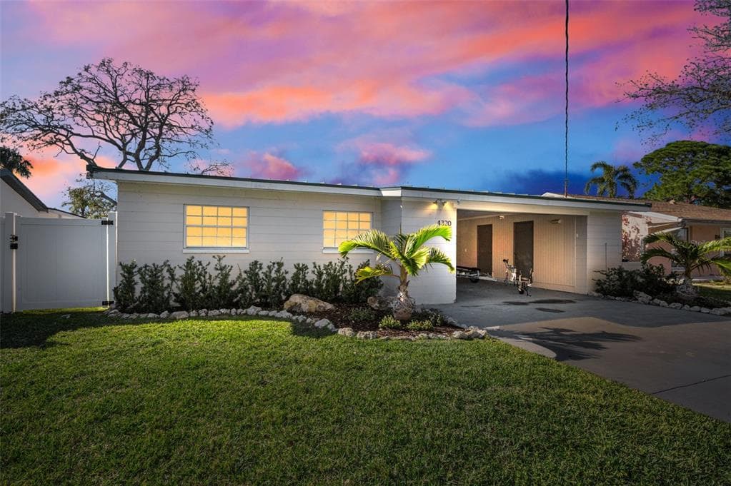 4320 HUNTINGTON STREET NE ST PETERSBURG, FL 33703