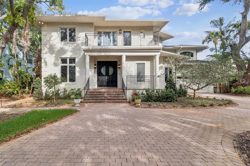 2605 W LYKES COURT TAMPA, FL 33611