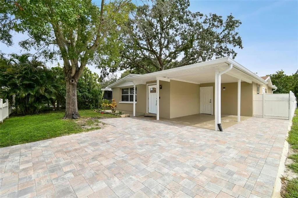 2926 W TYSON AVENUE TAMPA, FL 33611