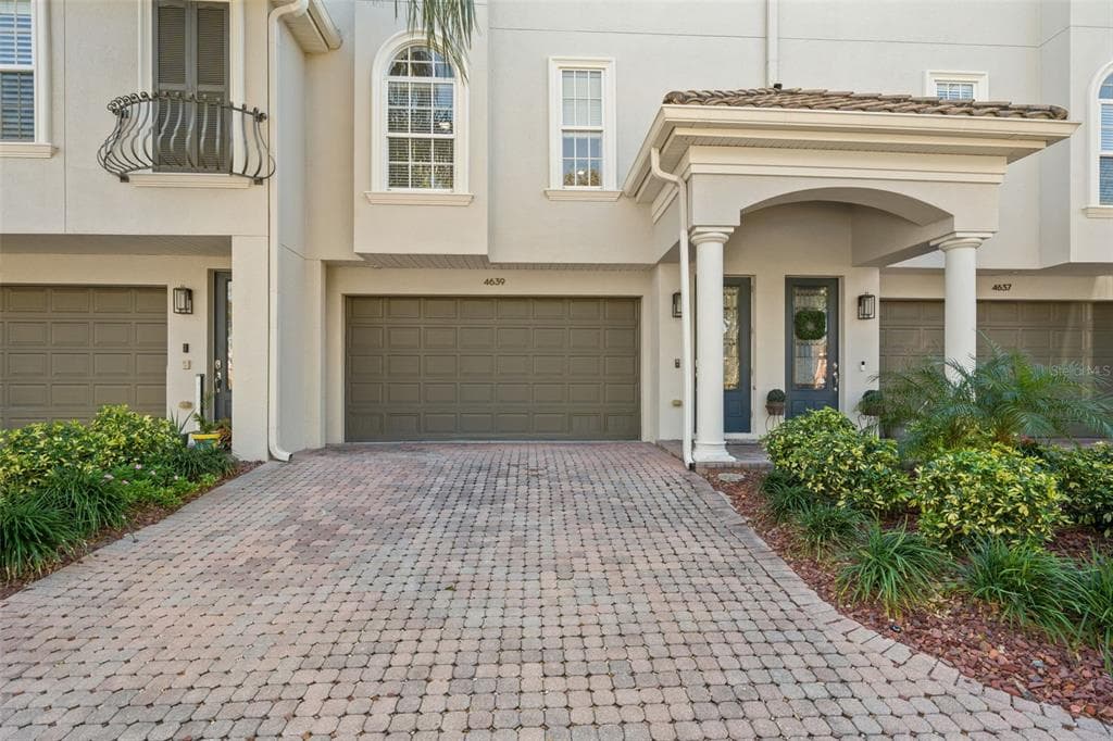 4639 OVERLOOK DRIVE NE ST PETERSBURG, FL 33703