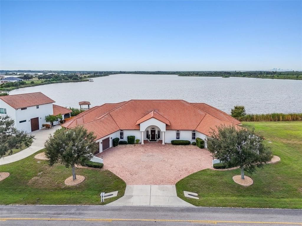 3215 GULF CITY ROAD RUSKIN, FL 33570