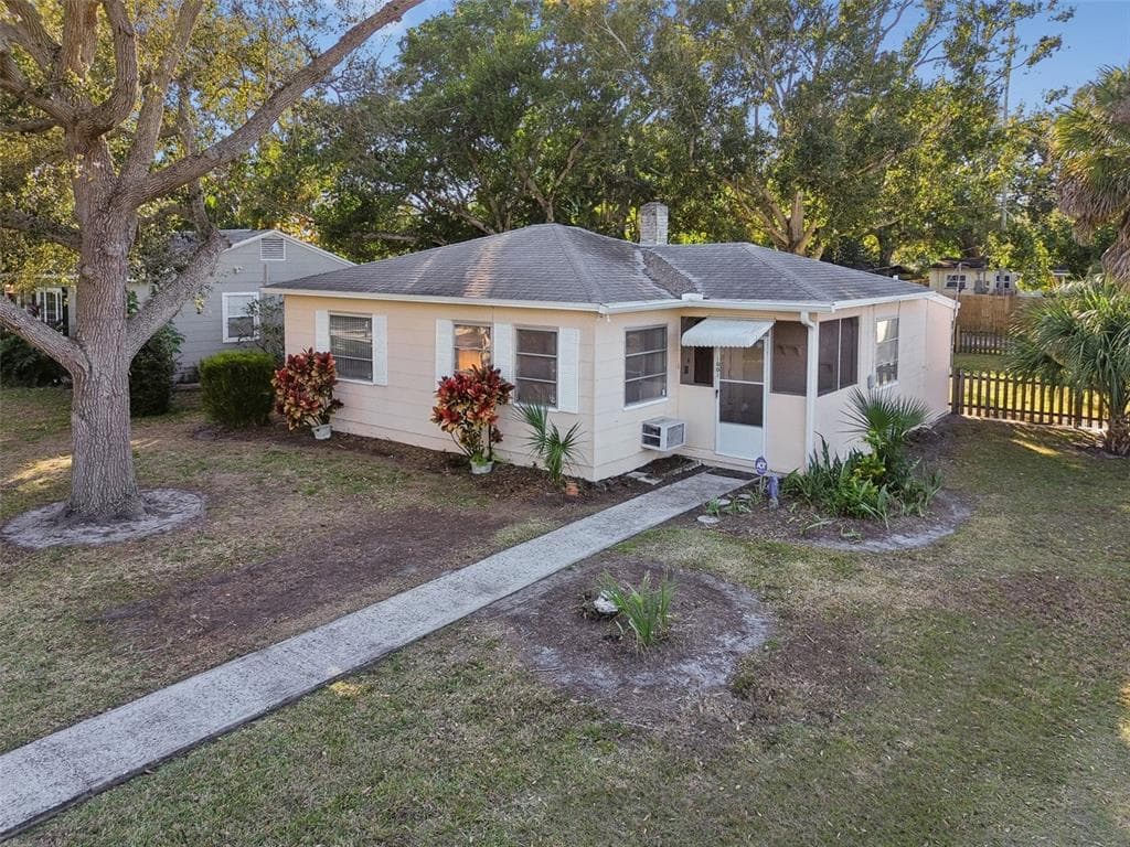 1001 HULL STREET S GULFPORT, FL 33707